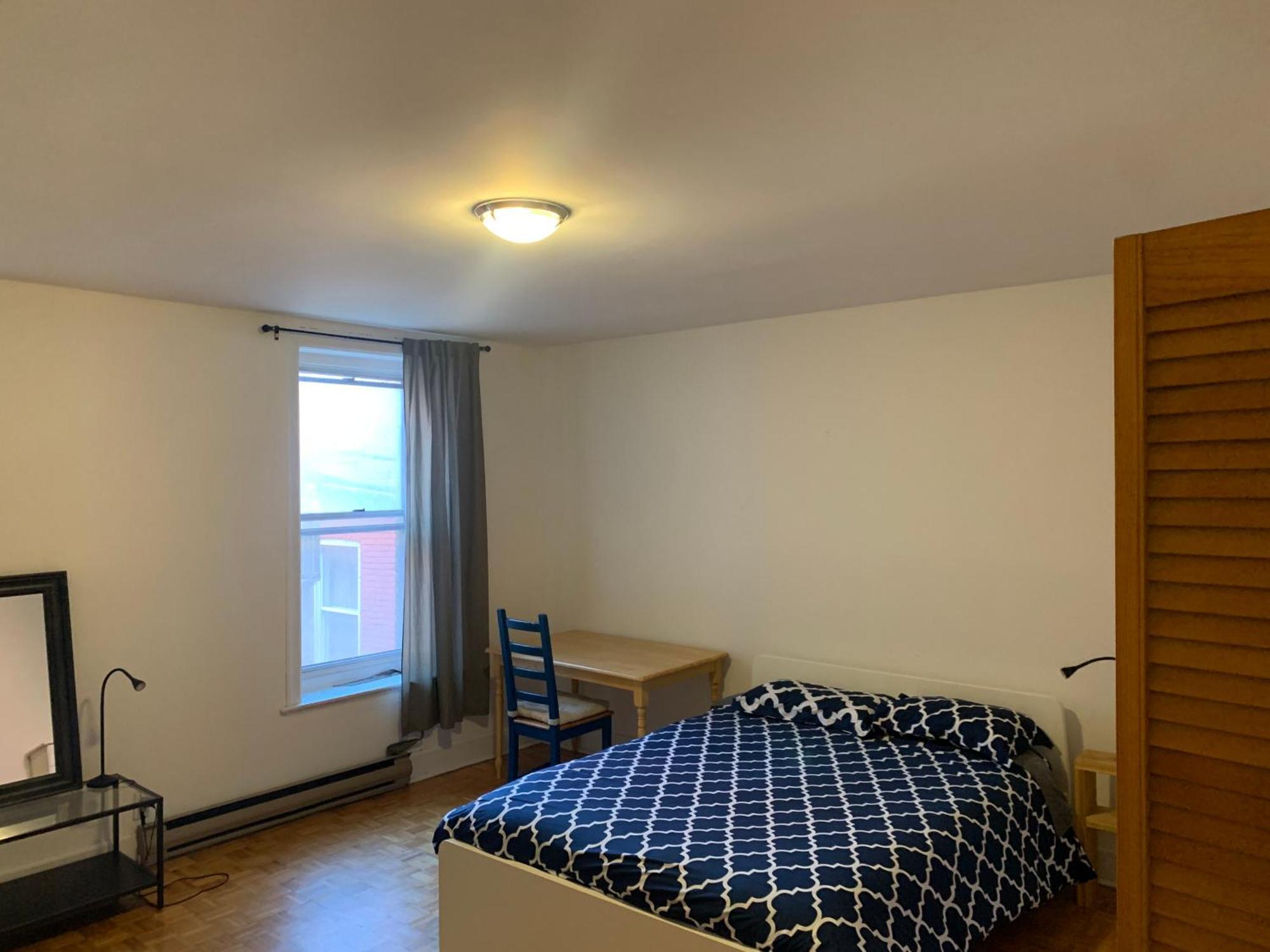 1000 Square Foot Loft In Mile End, Appartement *